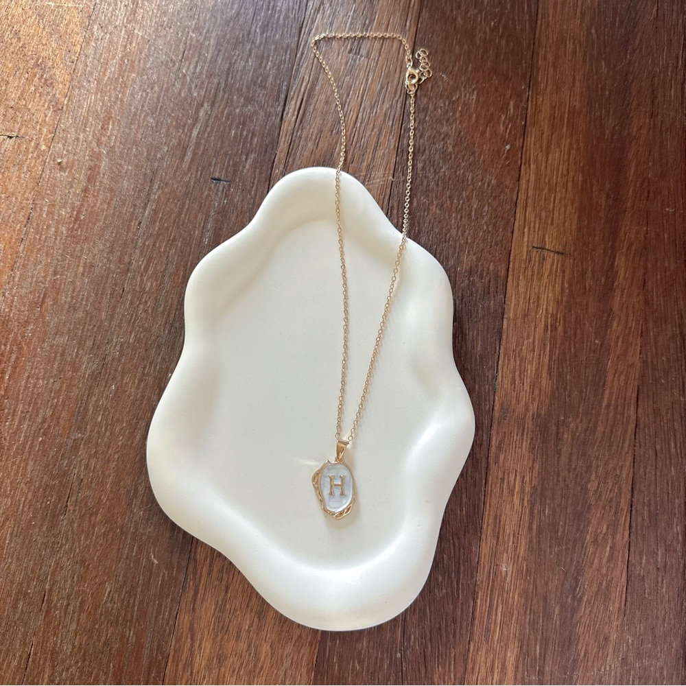 Gold Plated Initial H Pendant Necklace Adjustable Chain Pearl Shell Look